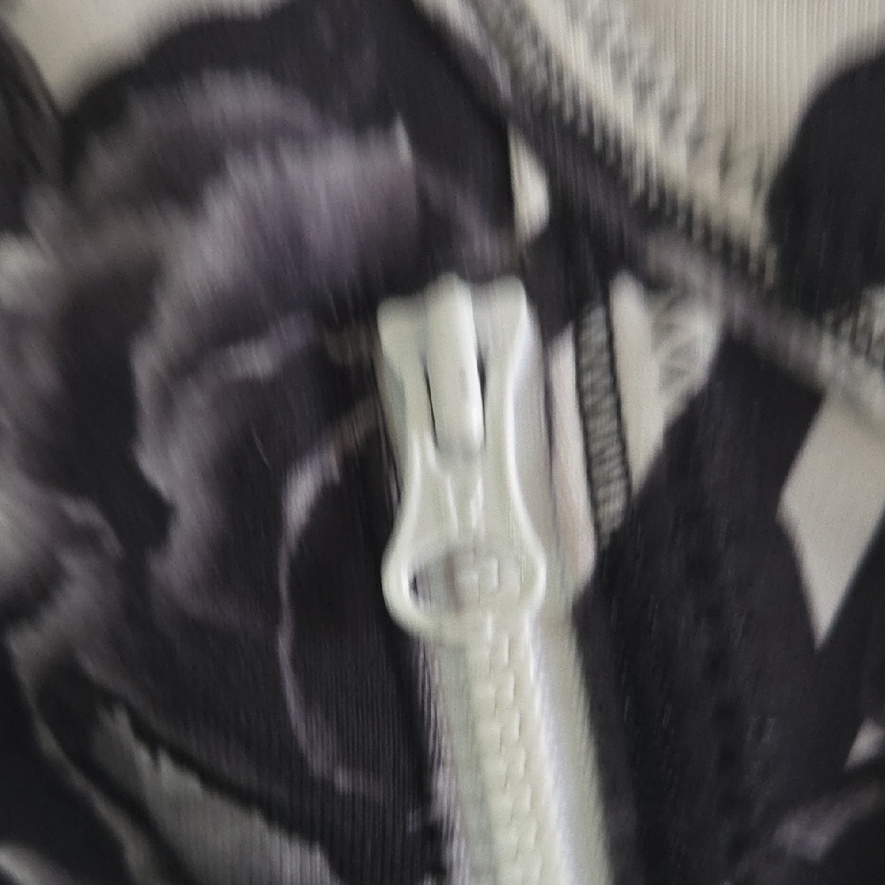 Lululemon Floral Black and Gray Women's Jacket - Picture 6 of 8